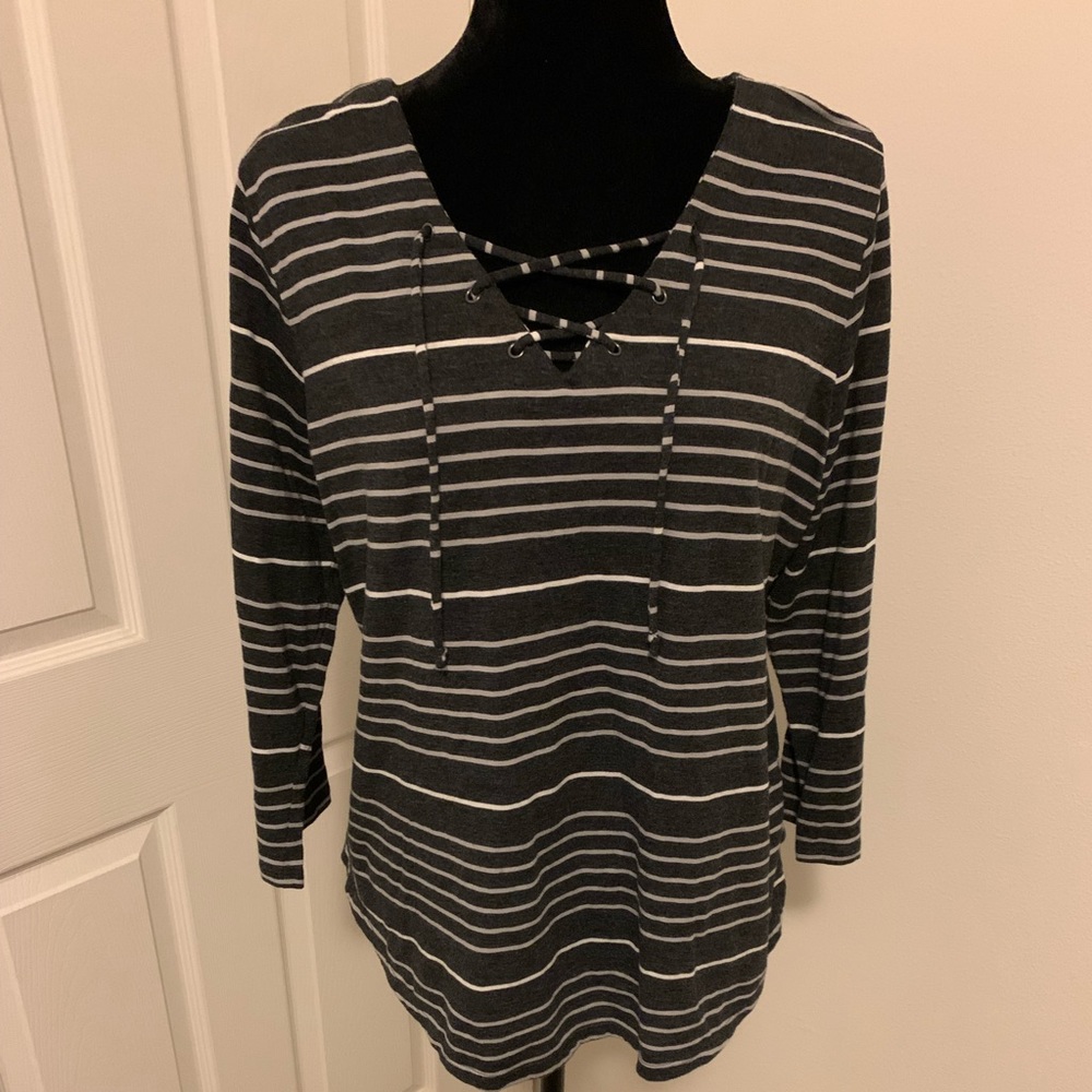 ☀️2 for $22☀️ Sonoma gray and white striped shirt